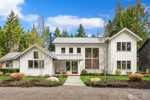 9581 NE Sigrids Ct, Bainbridge Island, WA 98110