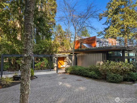 7268 Madrona Dr NE, Bainbridge Island, WA 98110