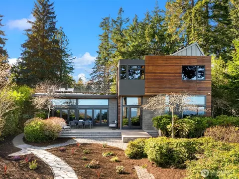 7268 Madrona Dr NE, Bainbridge Island, WA 98110