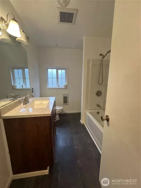 Bath - 101 Walter Rd, Winlock, WA 98596 photo 1 of 1