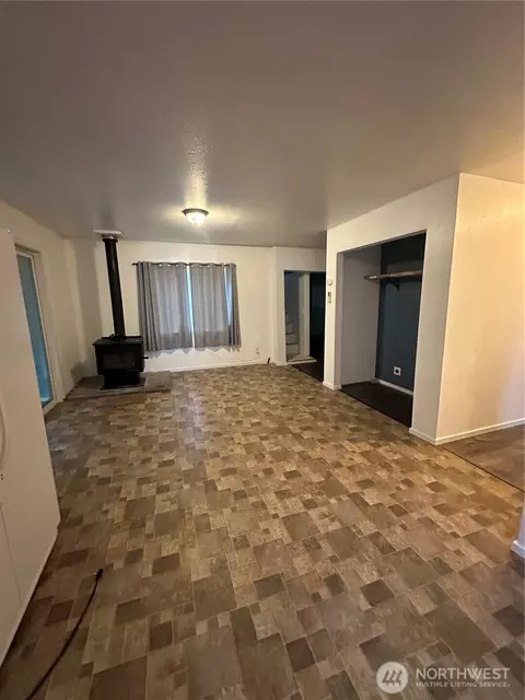 Living - 101 Walter Rd, Winlock, WA 98596 photo 1 of 2