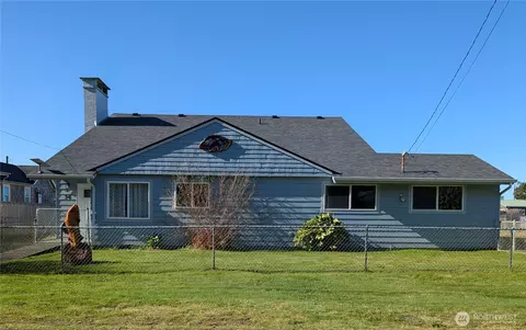 34 4th St S, Pacific Beach, WA 98571