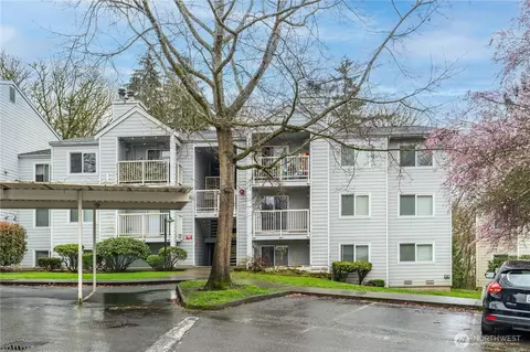 975 Aberdeen Ave NE #F207, Renton, WA 98056