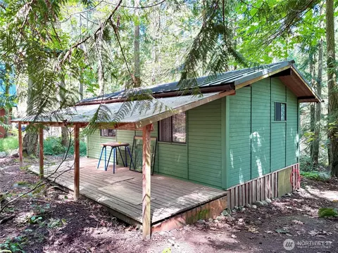 153 Chinook Way, Center Island, WA 98221