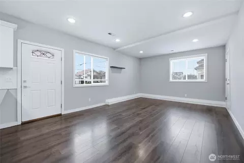 Living - 1234 Lincoln Ave #B, Enumclaw, WA 98022 photo 1 of 3