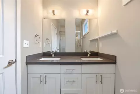 Bath - 1234 Lincoln Ave #B, Enumclaw, WA 98022 photo 1 of 3
