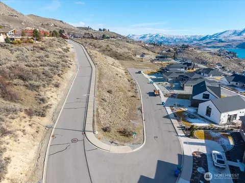 270 Crystal View Dr, Chelan, WA 98816