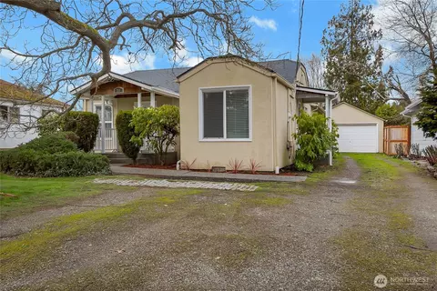 711 Le Lou Wa Pl NE, Tacoma, WA 98422