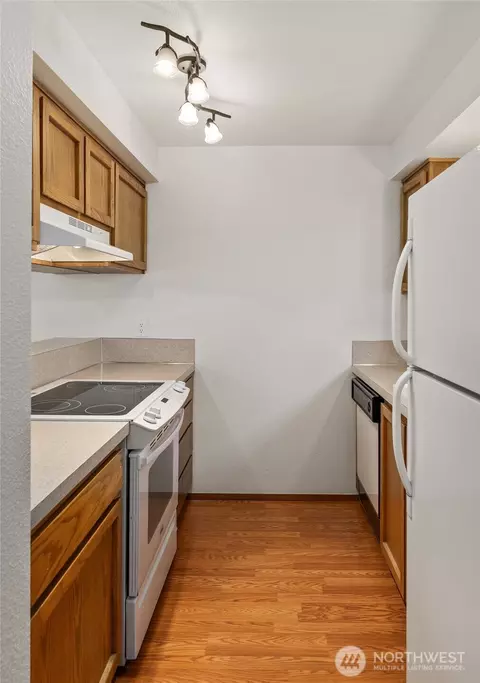 Kitchen - 18910 Bothell Everett Hwy #H2, Bothell, WA 98012 photo 2 of 3