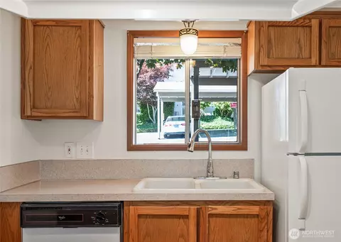 Kitchen - 18910 Bothell Everett Hwy #H2, Bothell, WA 98012 photo 3 of 3