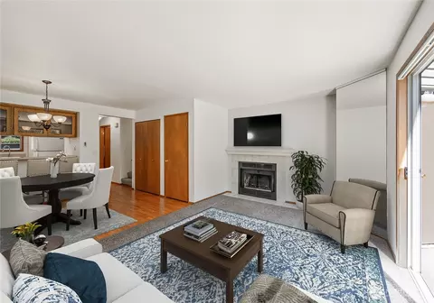 Living - 18910 Bothell Everett Hwy #H2, Bothell, WA 98012 photo 3 of 6