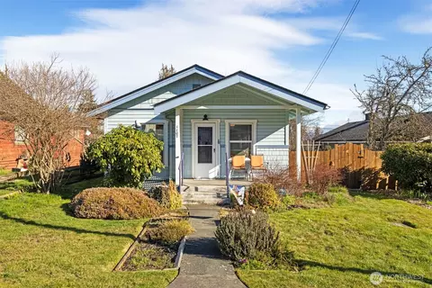 1107 W 16th St, Port Angeles, WA 98363