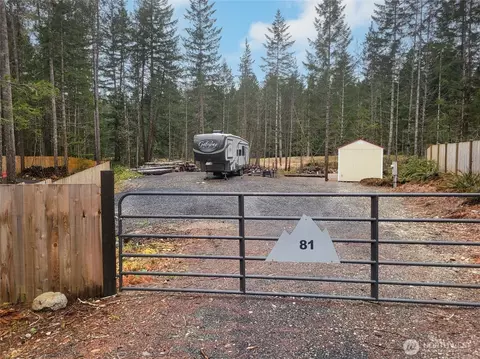 81 N Kings Way S, Hoodsport, WA 98548