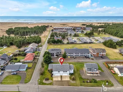 1401 N Ocean Beach Blvd #A & B, Long Beach, WA 98631
