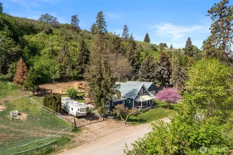 4693 Valley St, Cashmere, WA 98815