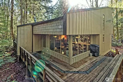 731 E Promontory Rd, Shelton, WA 98584