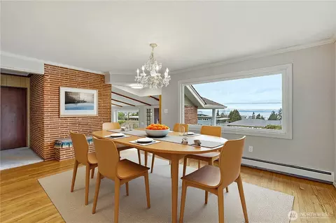 Dining - 2602 Hillside Ln, Everett, WA 98203 photo 2 of 3