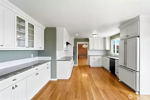 Kitchen - 2602 Hillside Ln, Everett, WA 98203 photo 2 of 5