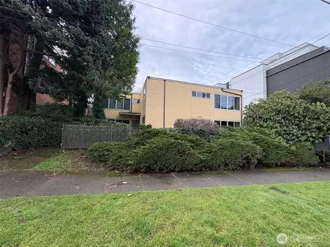 6519 4th Ave NE, Seattle, WA 98115
