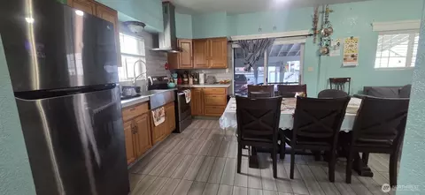 Kitchen - 245 E Cedar St, Othello, WA 99344 photo 2 of 2