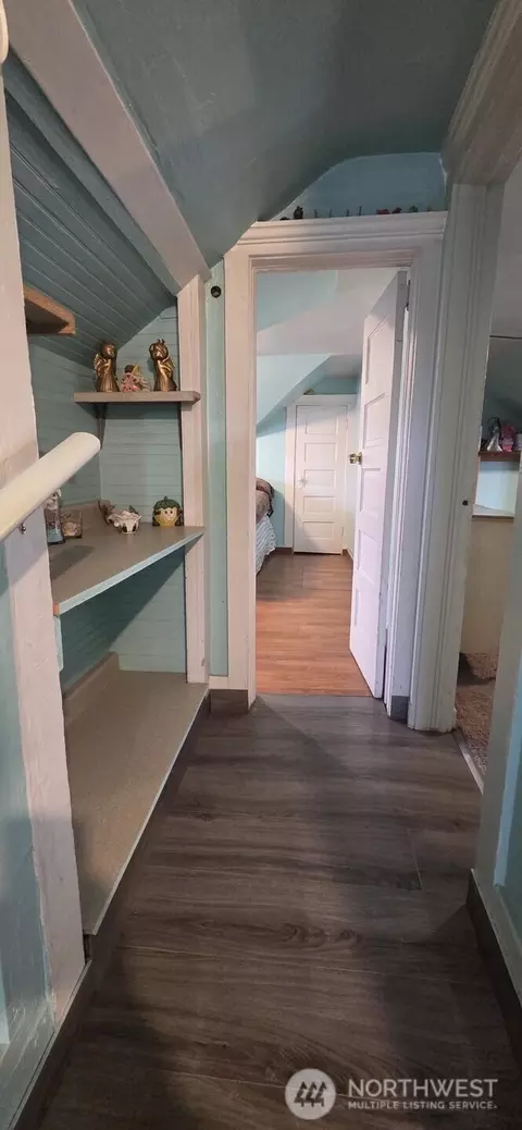 Entry Way - 245 E Cedar St, Othello, WA 99344 photo 1 of 2
