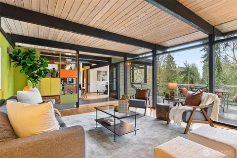 18407 51st Pl NE, Lake Forest Park, WA 98155