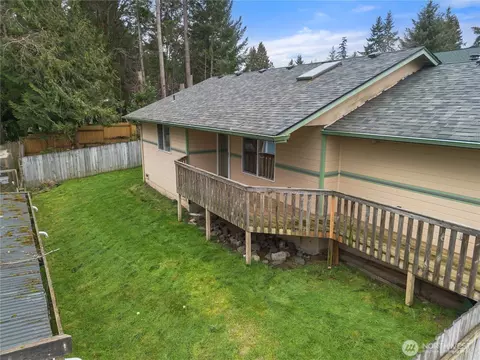 7350 E Raintree Ln, Port Orchard, WA 98366