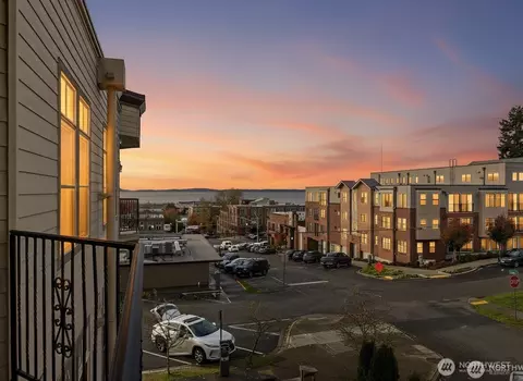 1201 13th St #301, Bellingham, WA 98225