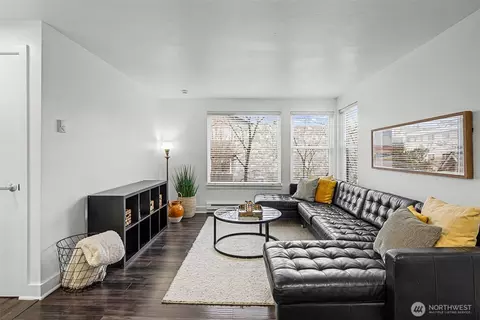 4111 Whitman Ave N #402, Seattle, WA 98103