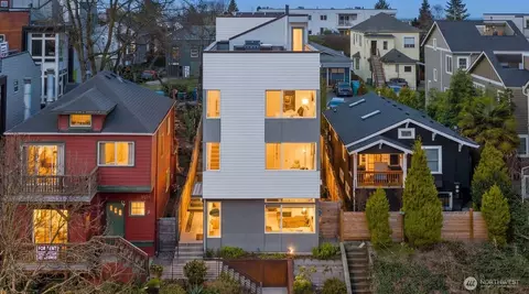 926 N 35th St, Seattle, WA 98103