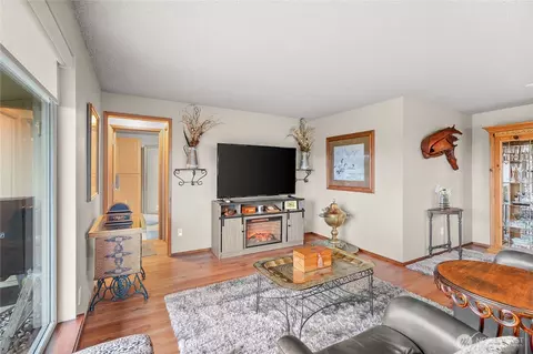 Living - 1301 S Third Ave #15D, Sequim, WA 98382 photo 4 of 4