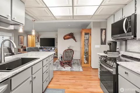 Kitchen - 1301 S Third Ave #15D, Sequim, WA 98382 photo 3 of 3