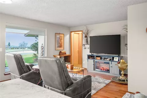 Living - 1301 S Third Ave #15D, Sequim, WA 98382 photo 3 of 4