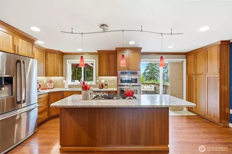 7203 Olympic Dr, Everett, WA 98203