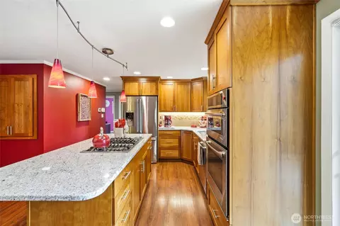Kitchen - 7203 Olympic Dr, Everett, WA 98203 photo 5 of 5