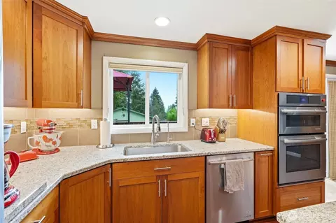 Kitchen - 7203 Olympic Dr, Everett, WA 98203 photo 3 of 5