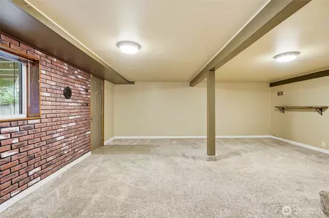 Living - 7203 Olympic Dr, Everett, WA 98203 photo 4 of 4