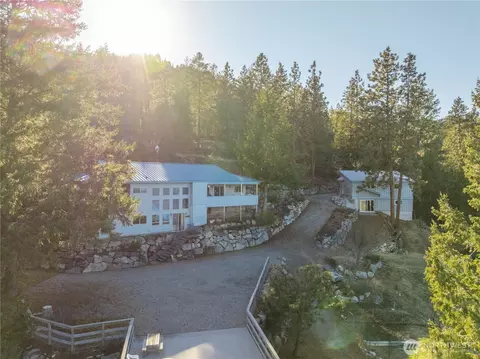 985 Guffy Rd, Chelan, WA 98816