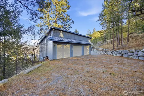 Exterior - 985 Guffy Rd, Chelan, WA 98816 photo 6 of 7