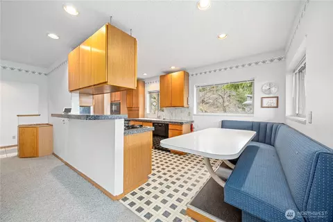 Kitchen - 985 Guffy Rd, Chelan, WA 98816 photo 4 of 4
