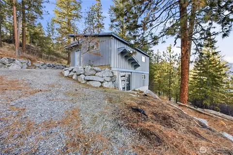 Exterior - 985 Guffy Rd, Chelan, WA 98816 photo 5 of 7