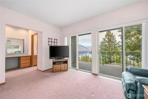 Bedroom - 985 Guffy Rd, Chelan, WA 98816 photo 2 of 5