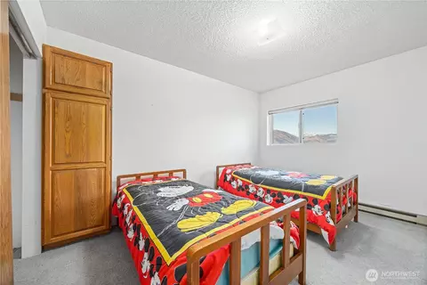 Bedroom - 985 Guffy Rd, Chelan, WA 98816 photo 3 of 5