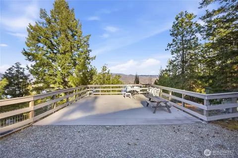 Exterior - 985 Guffy Rd, Chelan, WA 98816 photo 4 of 7
