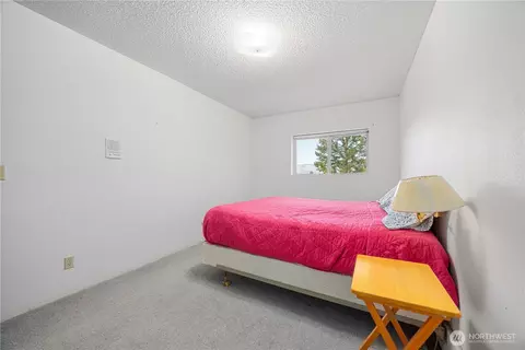 Bedroom - 985 Guffy Rd, Chelan, WA 98816 photo 4 of 5