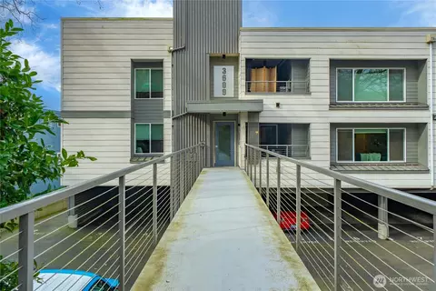 3609 14th Ave W #204, Seattle, WA 98119