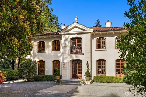 8010 Grand Ave NE, Bainbridge Island, WA 98110