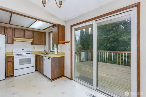 Kitchen - 2330 171st Pl SE, Bothell, WA 98012 photo 5 of 5