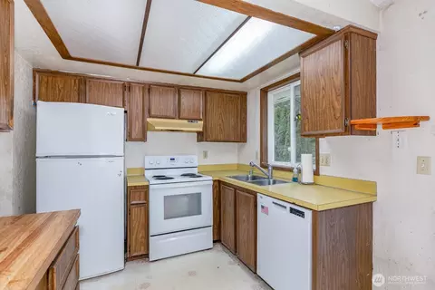 Kitchen - 2330 171st Pl SE, Bothell, WA 98012 photo 1 of 5