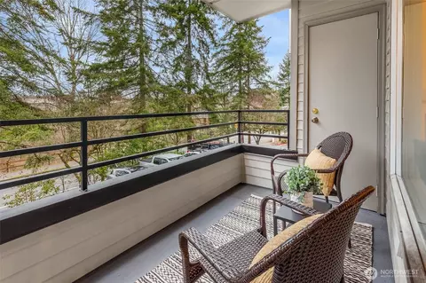 3520 Lake Washington Blvd SE # 105, Bellevue, WA 98006